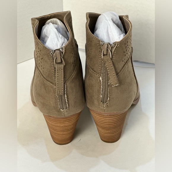 Violet & Red Jackson Lazer Cut Topline Bootie 8 - Picture 5 of 8